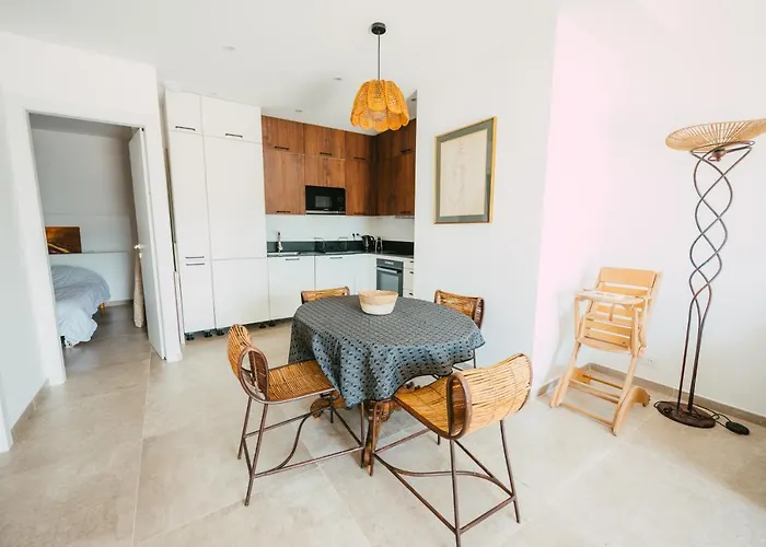 A 2mn De La Du Ruppione Pietrosella